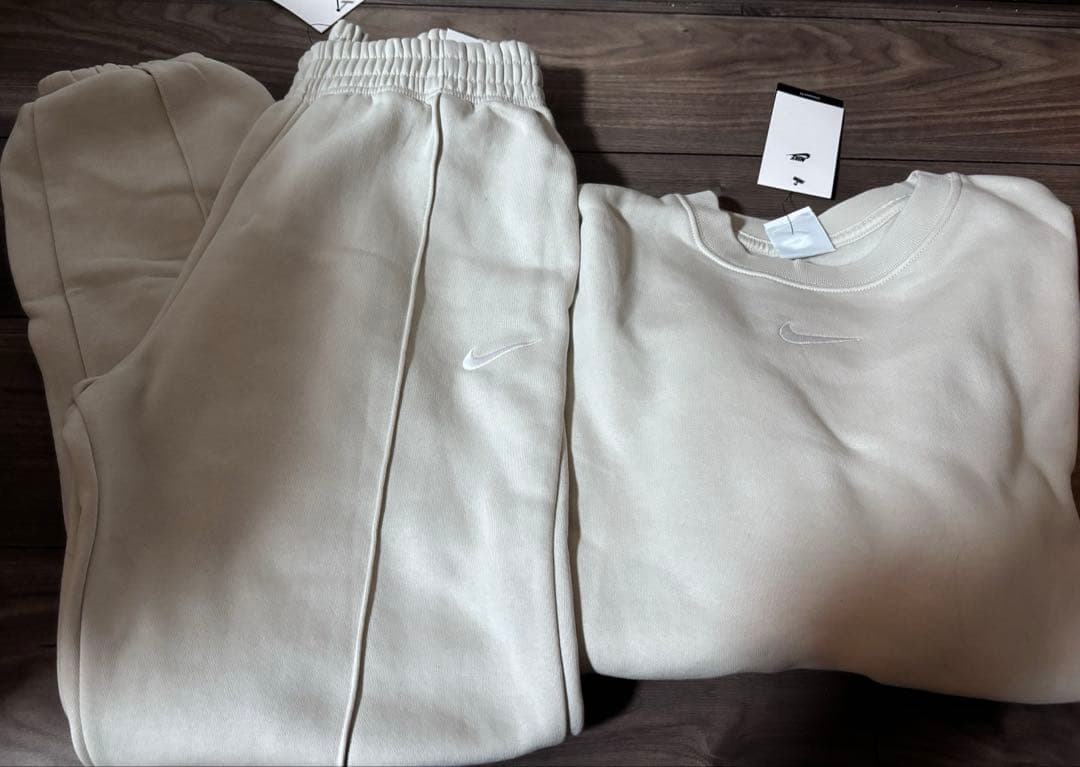 新品NIKEナイキ上下スウェットセット、トップスパンツトレーナーズボン裏起毛S