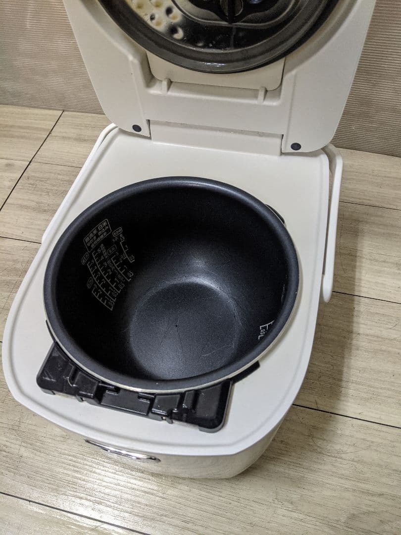 アイリスオーヤマ圧力IH RC-PD50-W　2020年製