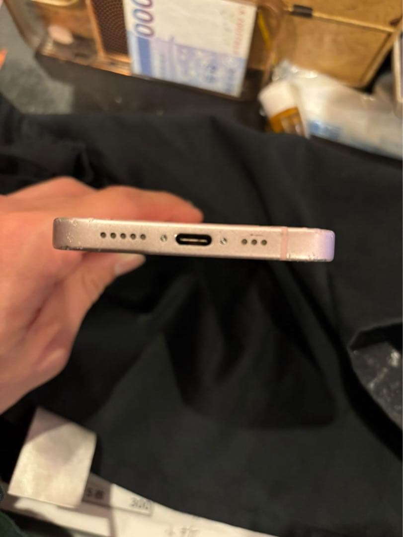 Apple iPhone 15 128GB ピンク 背面割れ　傷あり