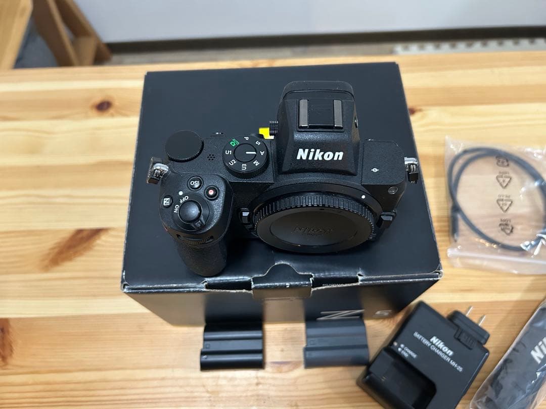Nikon Z5 本体　予備バッテリー付　フルサイズ