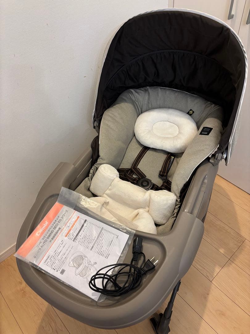 ネムリラ　Combi オートスゥイングヘッド&チェア　ベビーシート グレー