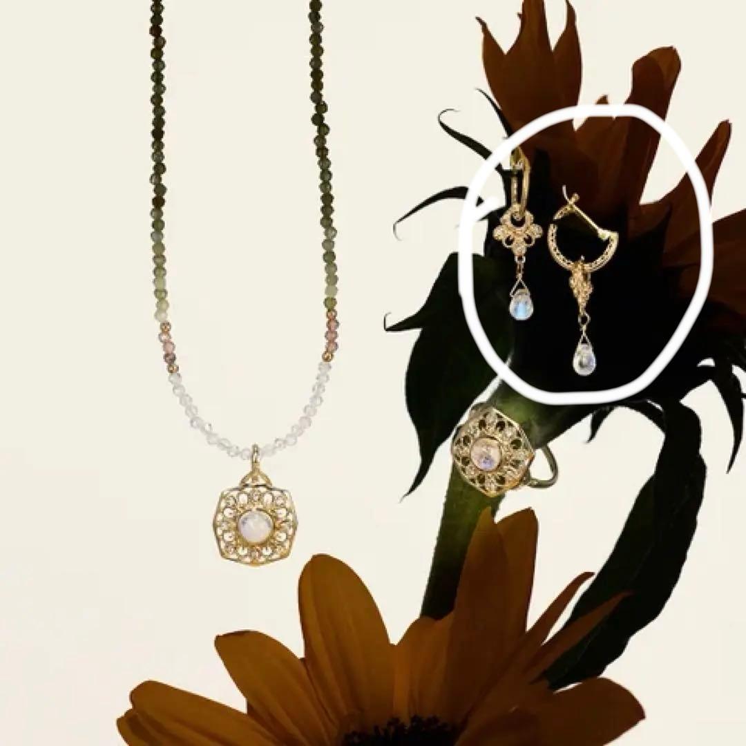 agete 34th K5ピアスチャーム ホワイトラブラドライト 向日葵 完売