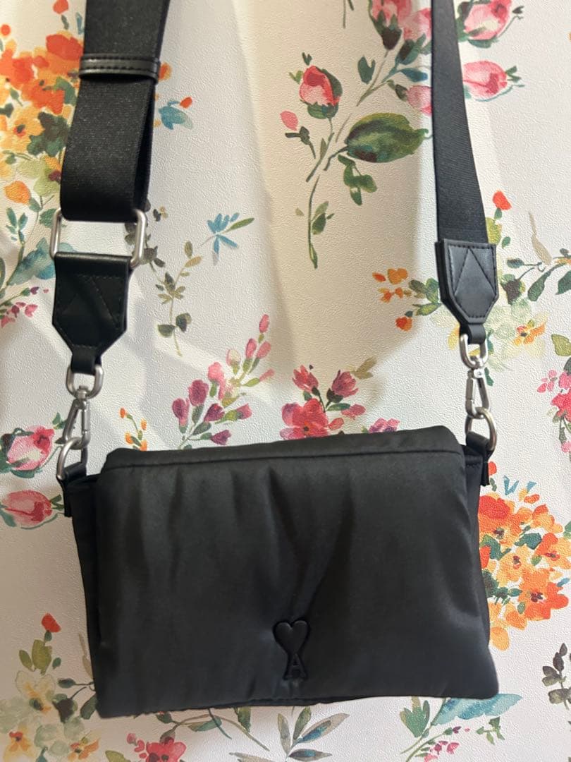 AMI Paris アミパリス　ロゴショルダーバッグ