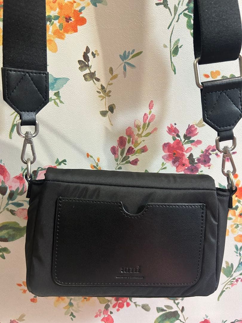 AMI Paris アミパリス　ロゴショルダーバッグ