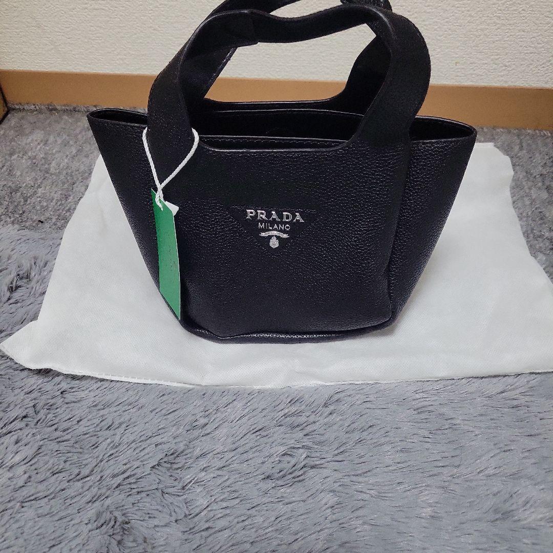 PRADA ノベルティ黒 レザーハンドバッグ