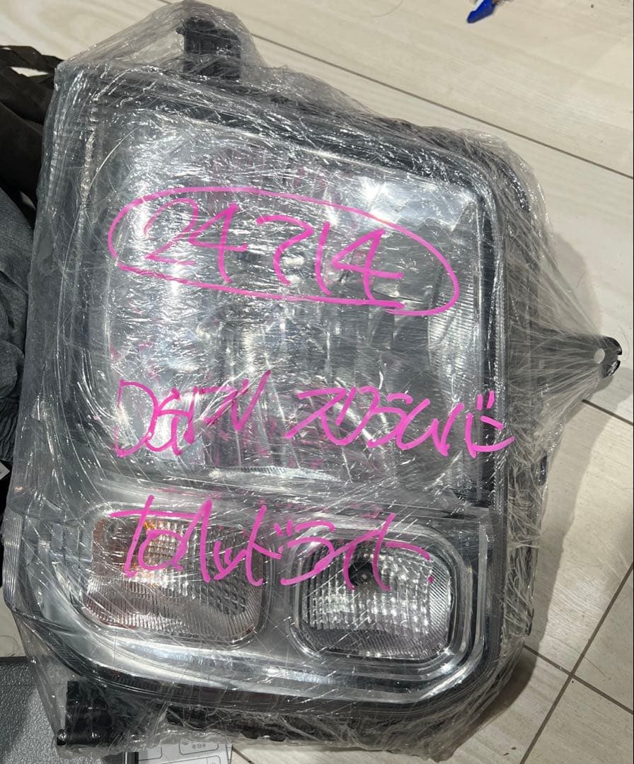 ヘッドライト　DAー17V 右側です