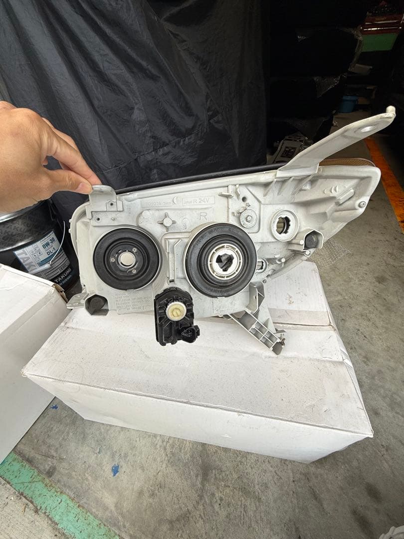 ハイラックスサーフ　純正　ヘッドライト左右　TRN215