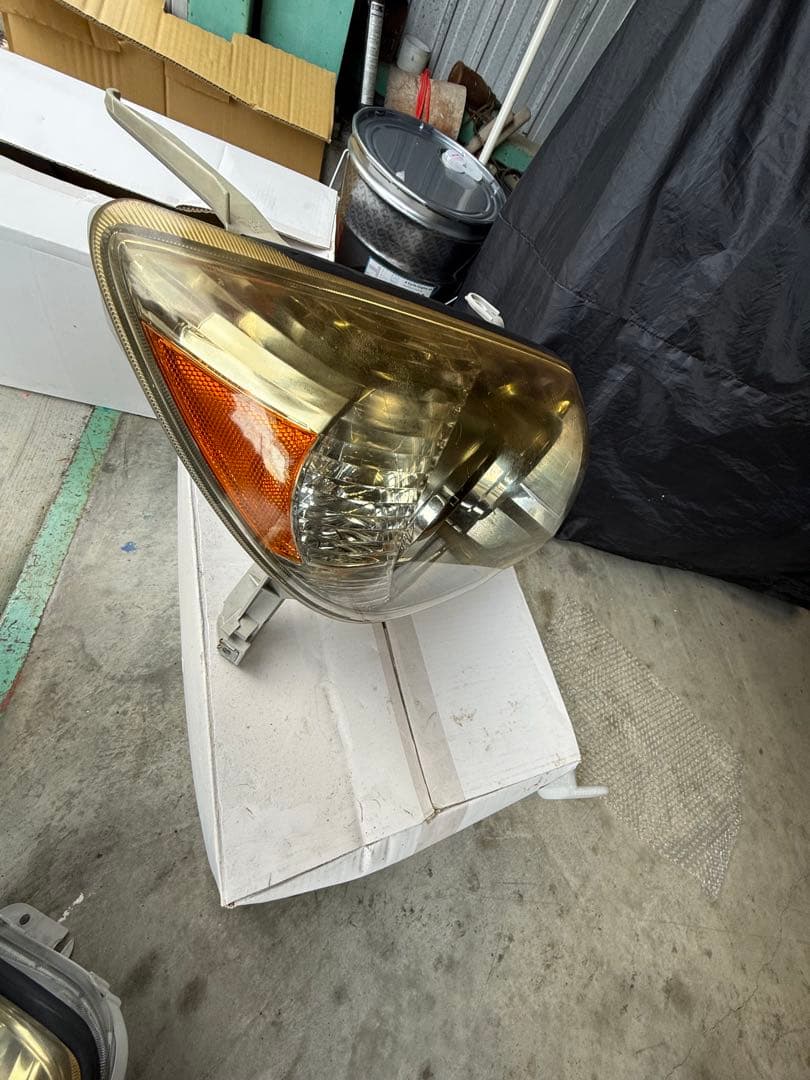 ハイラックスサーフ　純正　ヘッドライト左右　TRN215
