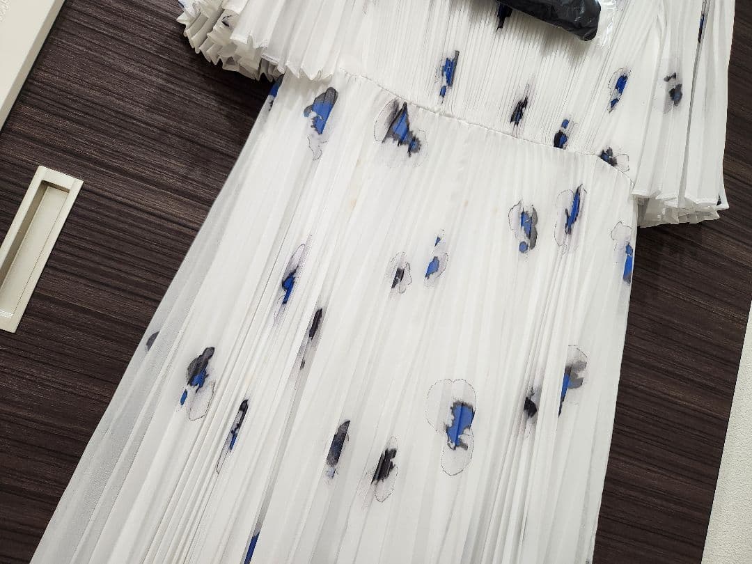 【 CELFORD 】 プリーツワンピース ホワイト ボウタイ リボン 花柄