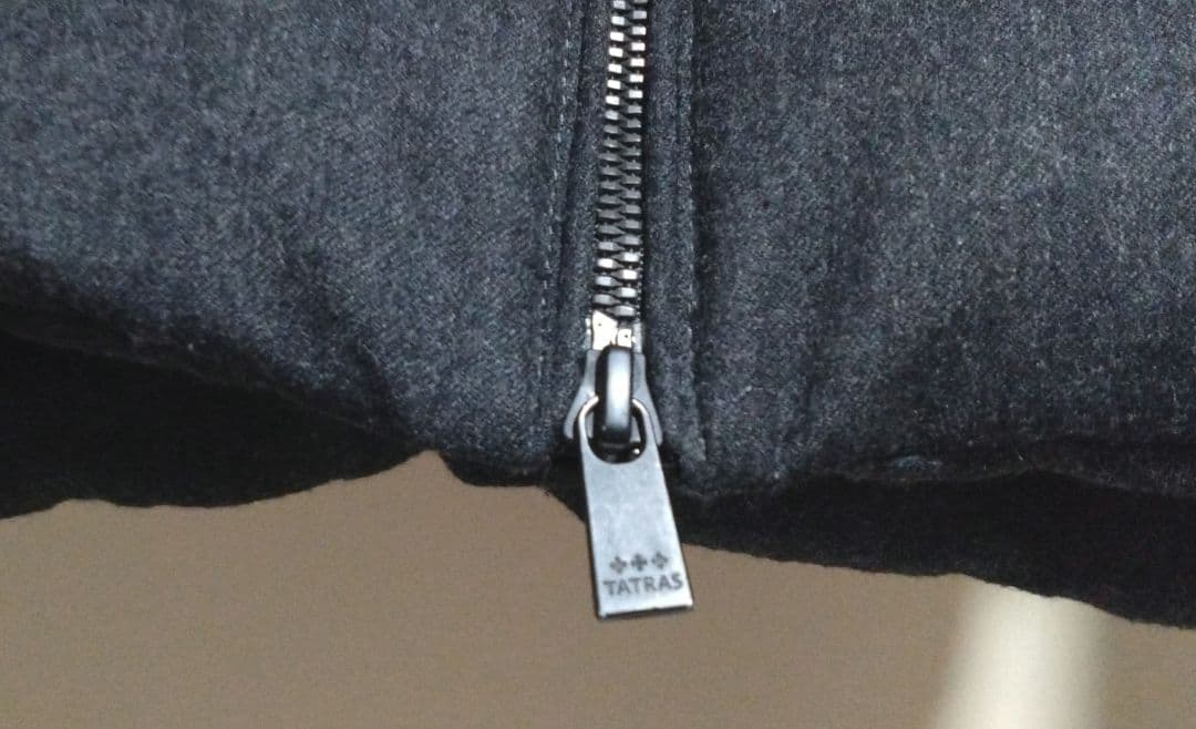 【美品】TATRAS ウール ダウン ベスト 03 チャコールグレー