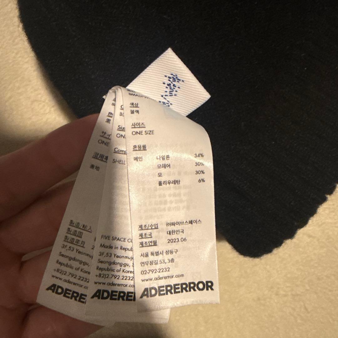 ADERERROR 黒ニット帽 ワンサイズ ハート刺繍