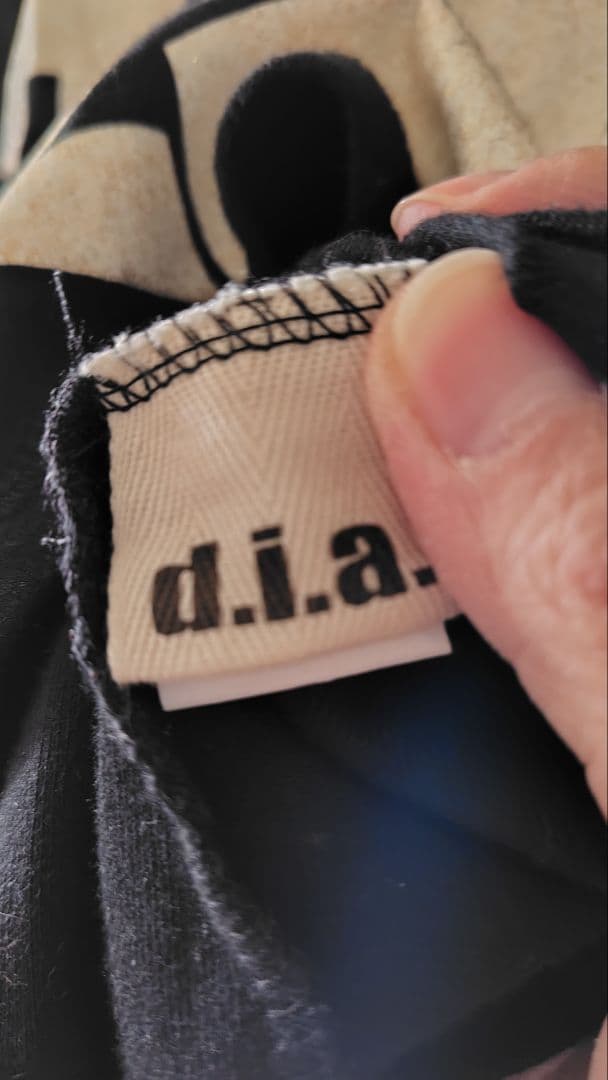 d.i.a. 背中編み上げ カットソー