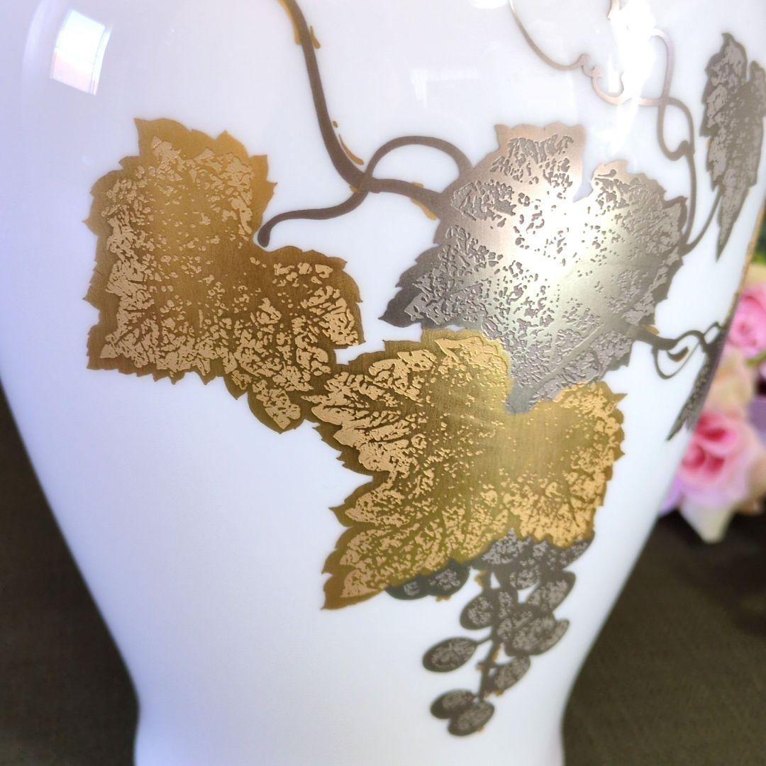 大倉陶園　金蝕葡萄　陶器製 花瓶 ホワイト・ゴールド　美品✨️