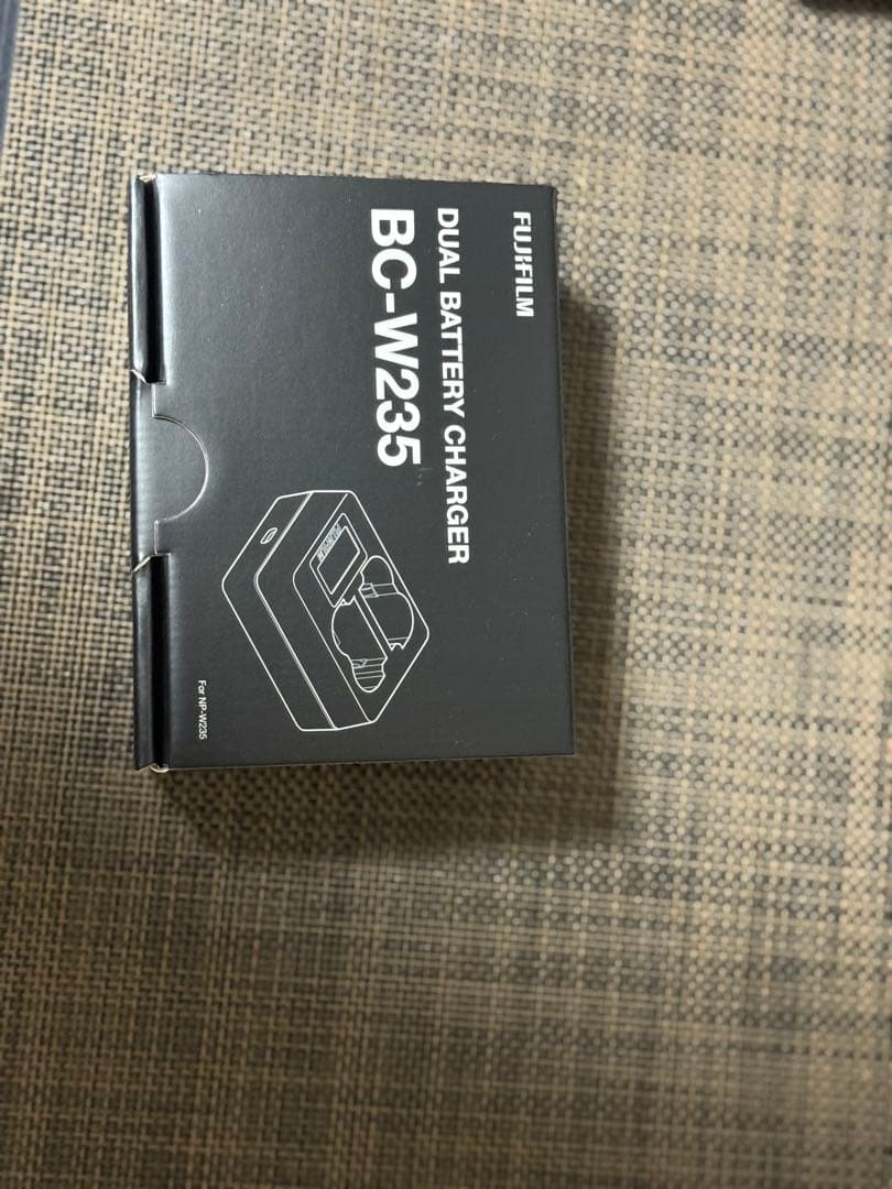 FUJIFILM X-T4シルバー 本体 (空箱なし) + BC-W235