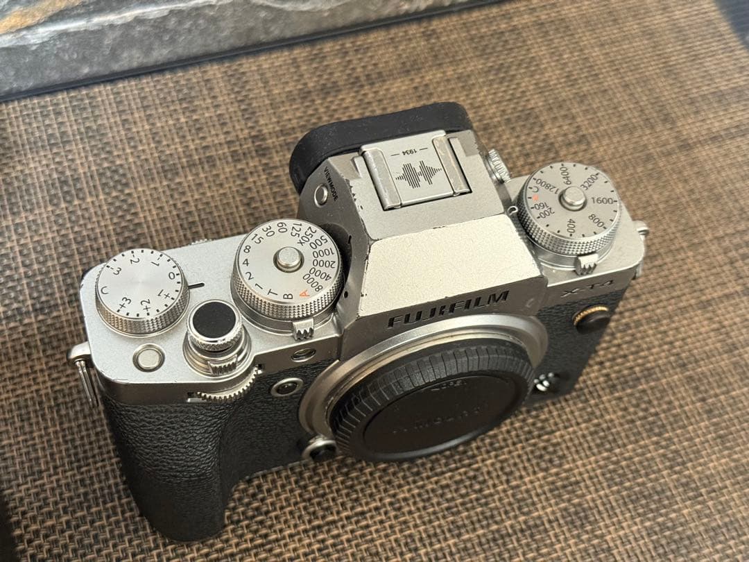 FUJIFILM X-T4シルバー 本体 (空箱なし) + BC-W235