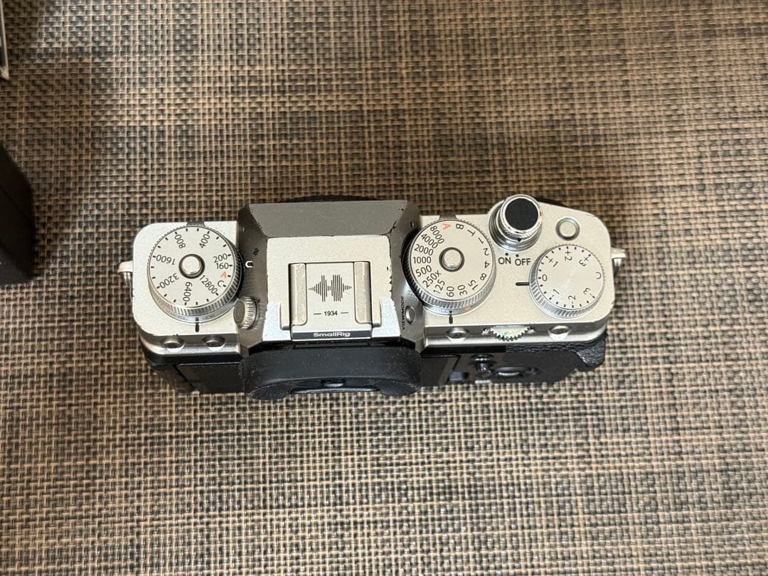 FUJIFILM X-T4シルバー 本体 (空箱なし) + BC-W235