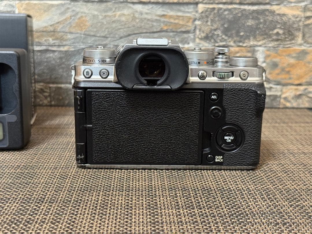 FUJIFILM X-T4シルバー 本体 (空箱なし) + BC-W235