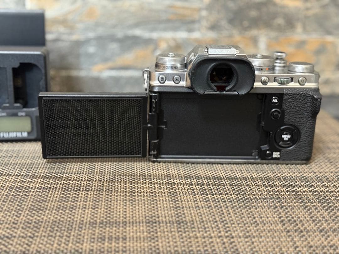 FUJIFILM X-T4シルバー 本体 (空箱なし) + BC-W235