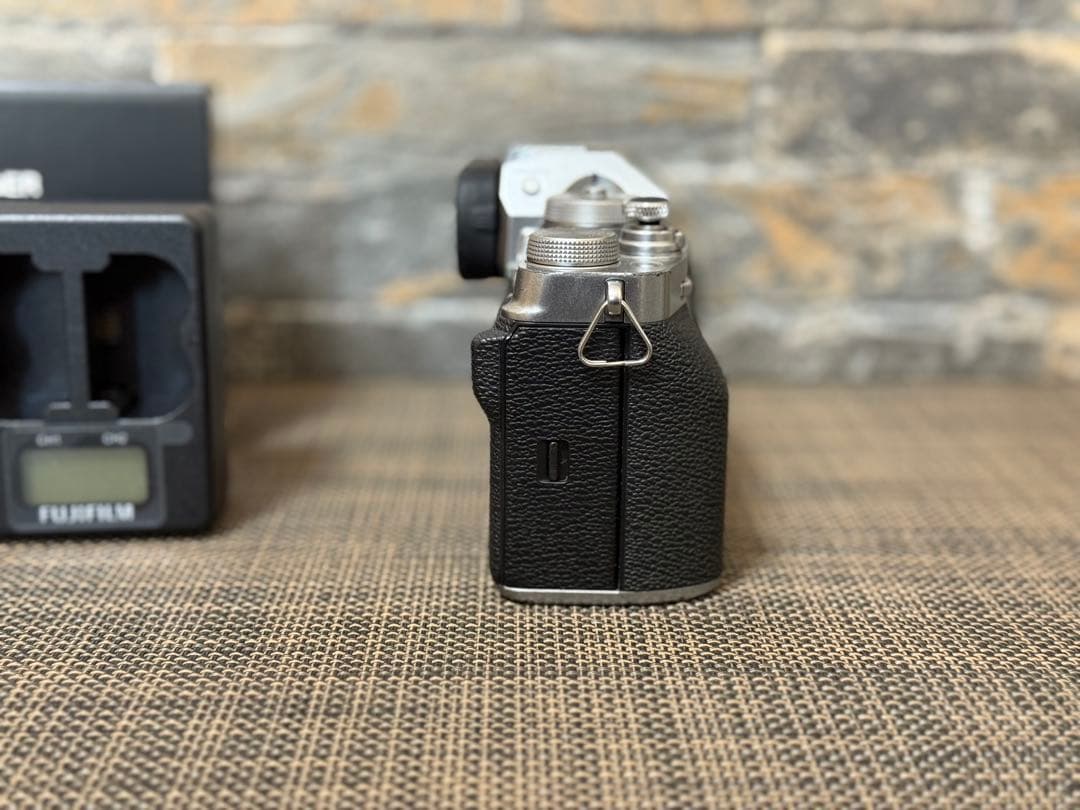 FUJIFILM X-T4シルバー 本体 (空箱なし) + BC-W235