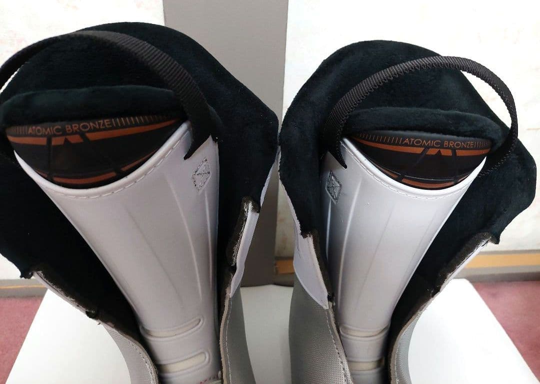 美品ATOMIC LIVEFIT70 スキー ブーツ スキー靴 27.5cm