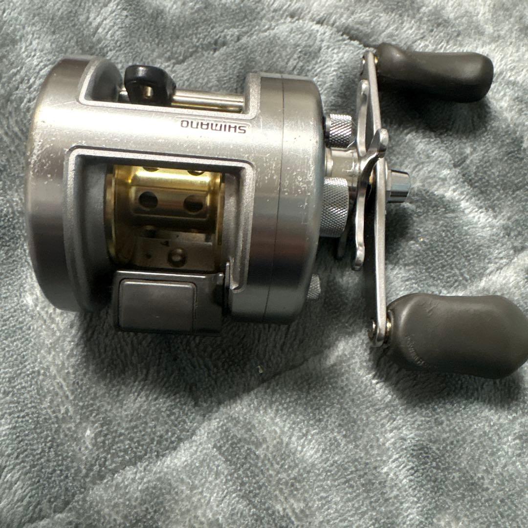 シマノ 05カルカッタ 200（01）バス　雷魚　シーバス　ロックフィッシュ