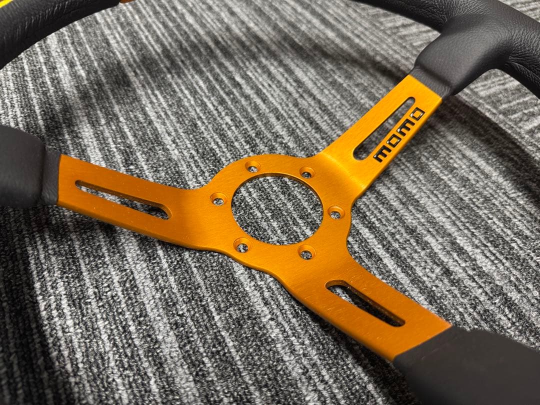 MOMO ステアリング DRIFTING 35Φ