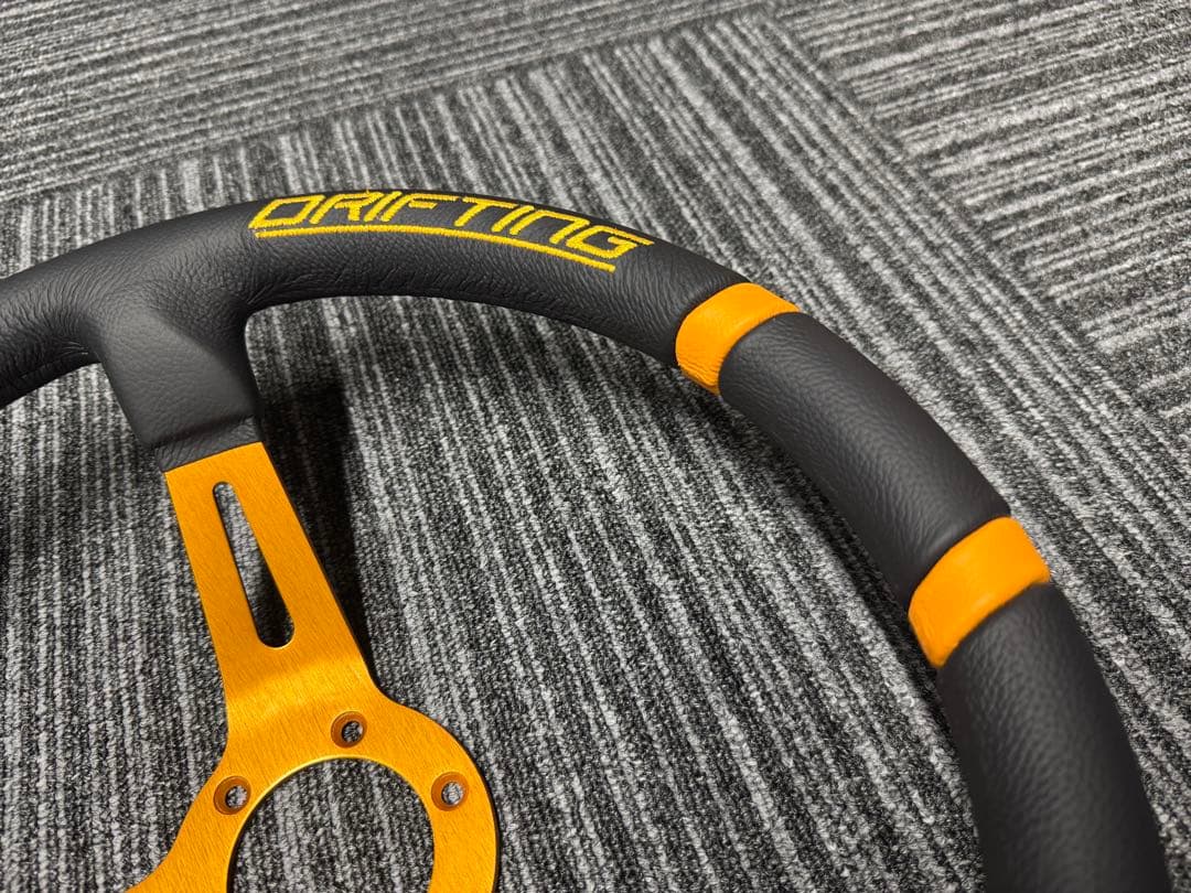 MOMO ステアリング DRIFTING 35Φ