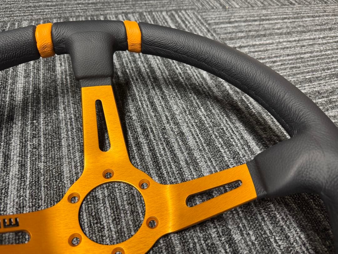 MOMO ステアリング DRIFTING 35Φ