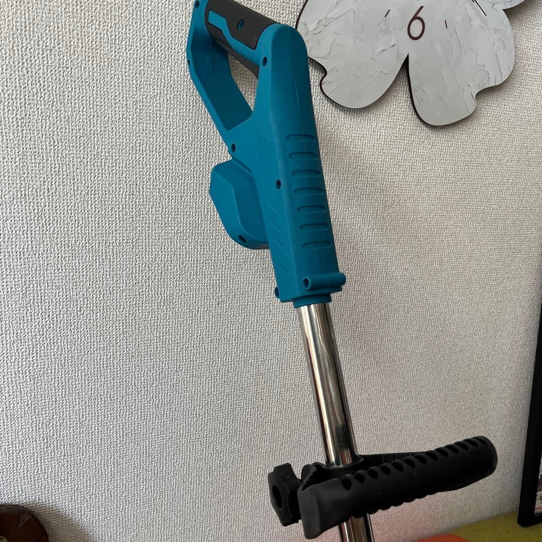 カゼノ草刈機　充電式　バッテリー2個、充電器、替刃、工具、取説など付き