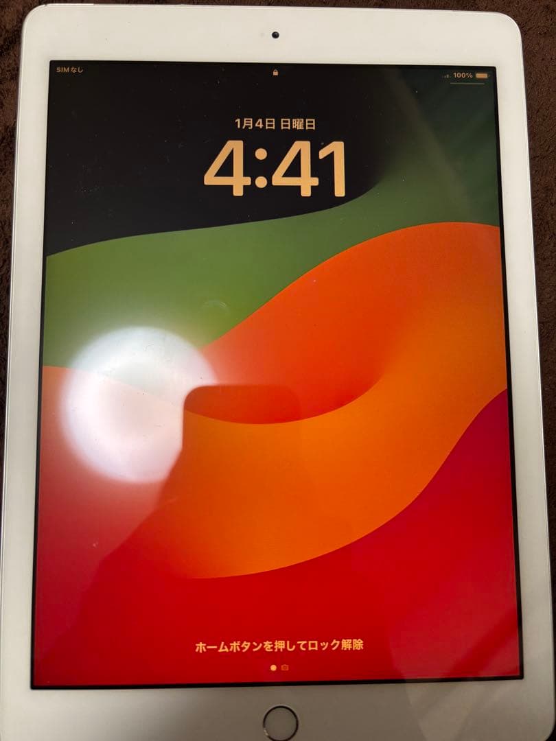 iPad 9.7インチ 第6世代　Wi-Fi+セルラー　シルバー　SIMフリー