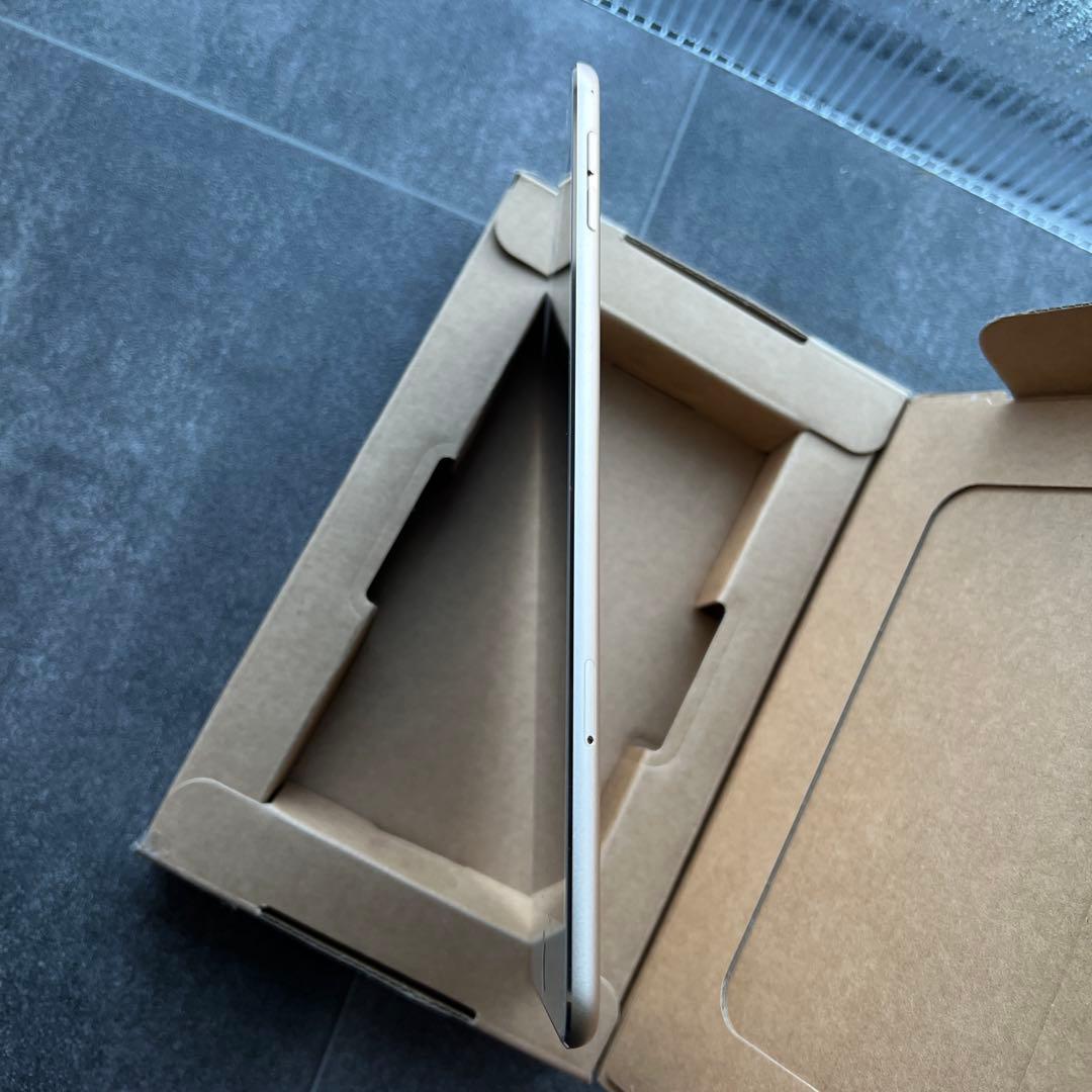 【超美品】 iPad mini 4 128 Wi-Fiセルラー バッテリー97%