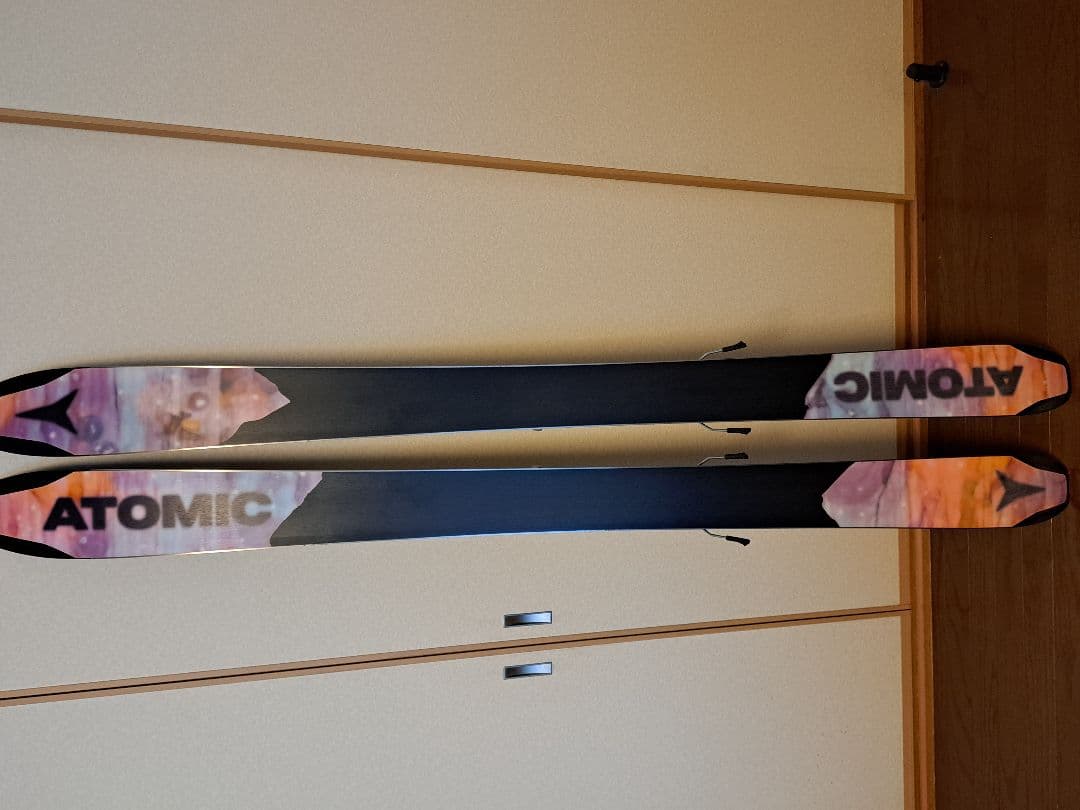 m*9様 バックカントリー用のスキー板とポモカシール