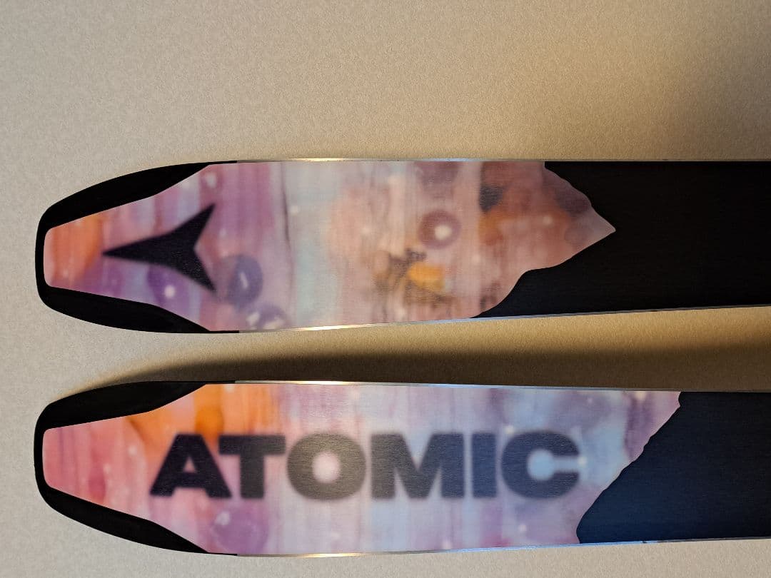 m*9様 バックカントリー用のスキー板とポモカシール