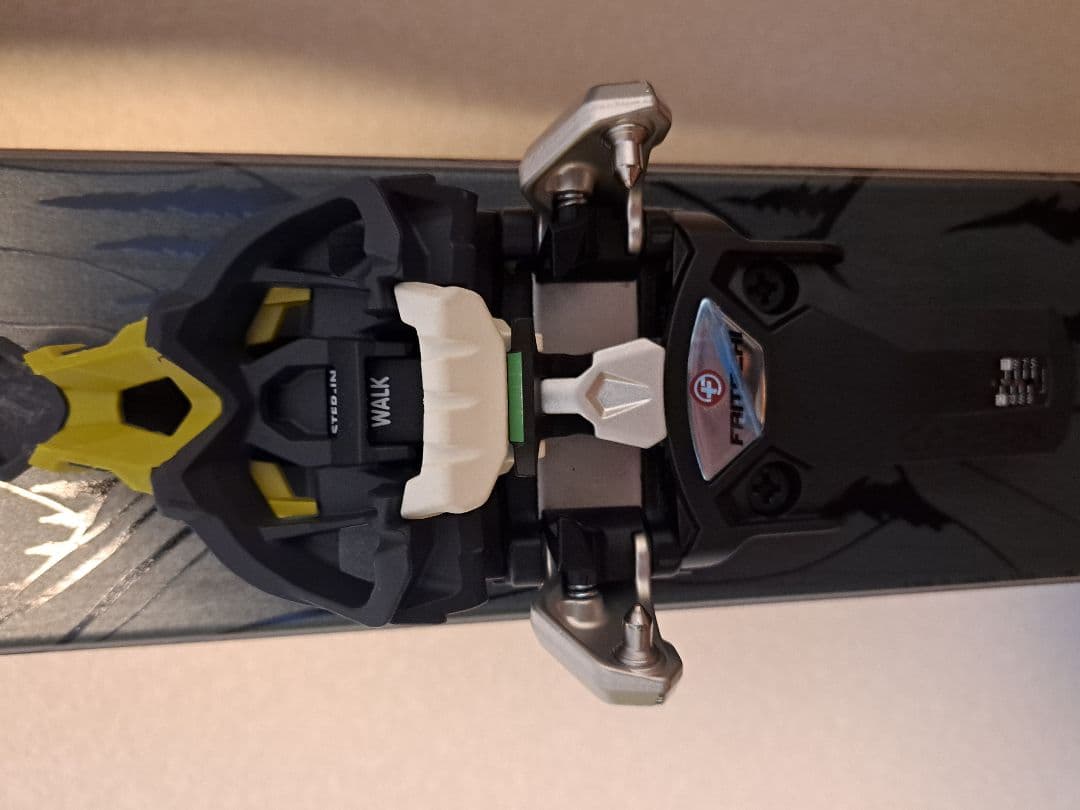 m*9様 バックカントリー用のスキー板とポモカシール