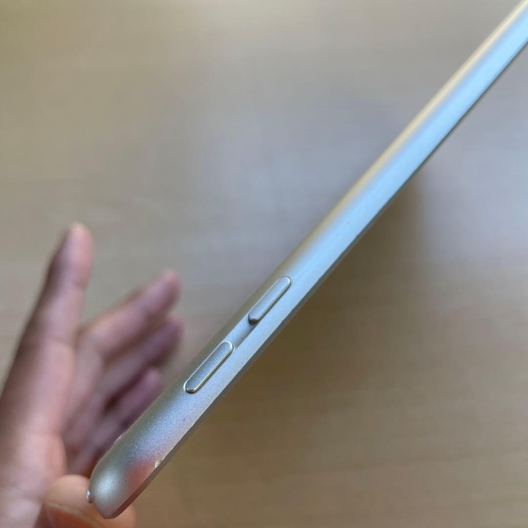 iPad 第6世代　A1893　Wi-Fiモデル　シルバー　32GB #5