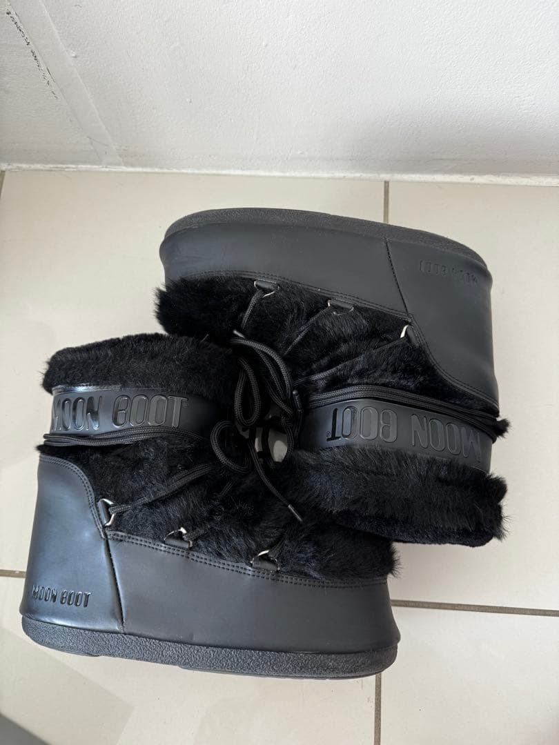 靴 MOON BOOT ICON LOW BLACK FAUX-FUR BOOTS