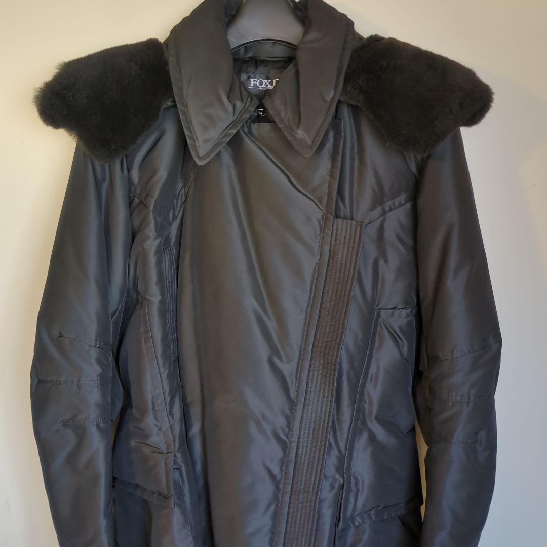 FOXEY ファー襟付き黒ロングコート