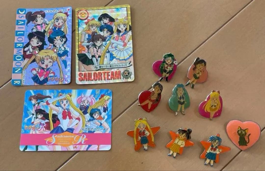 セーラームーン　レトロ　キラ　カード　月野うさぎ　その他　バッジ　ピンズ　セット
