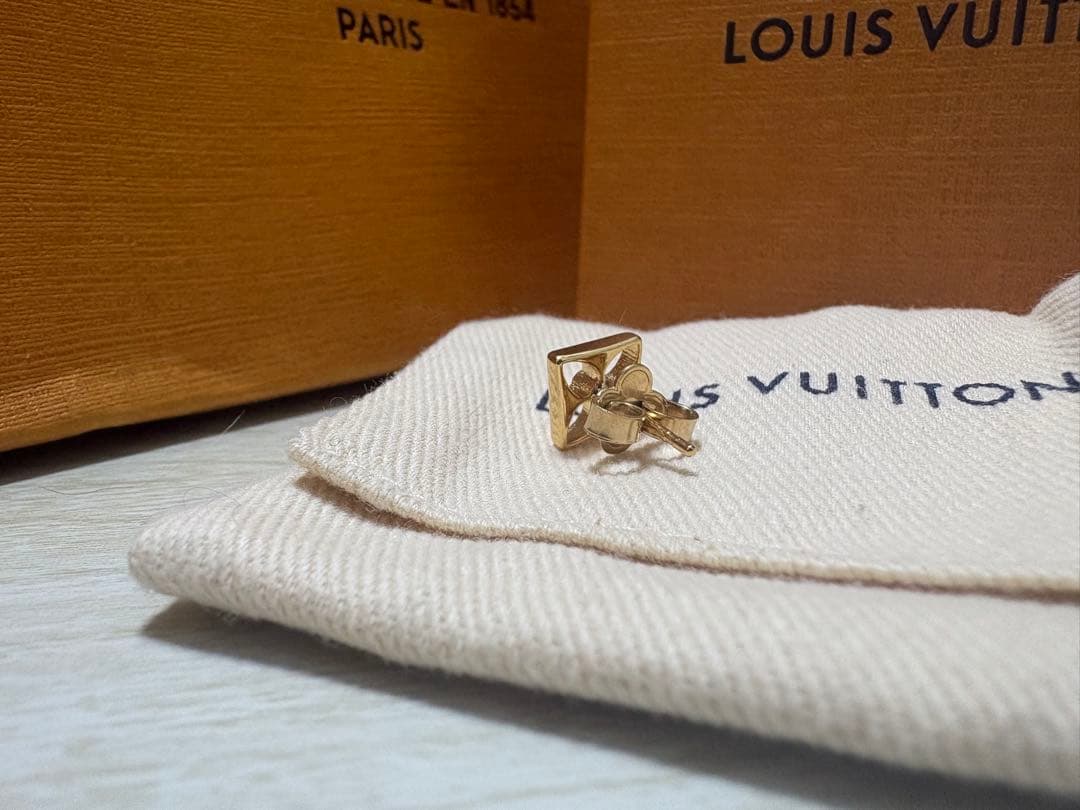 LOUIS VUITTON ゴールドモノグラムピアス
