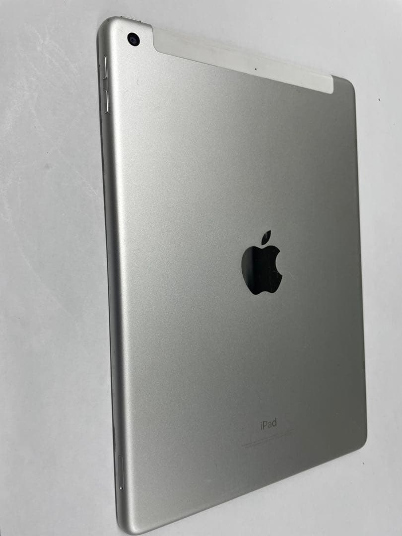 iPad シルバー 本体　Wifiセルラーモデル　32GB　第6世代