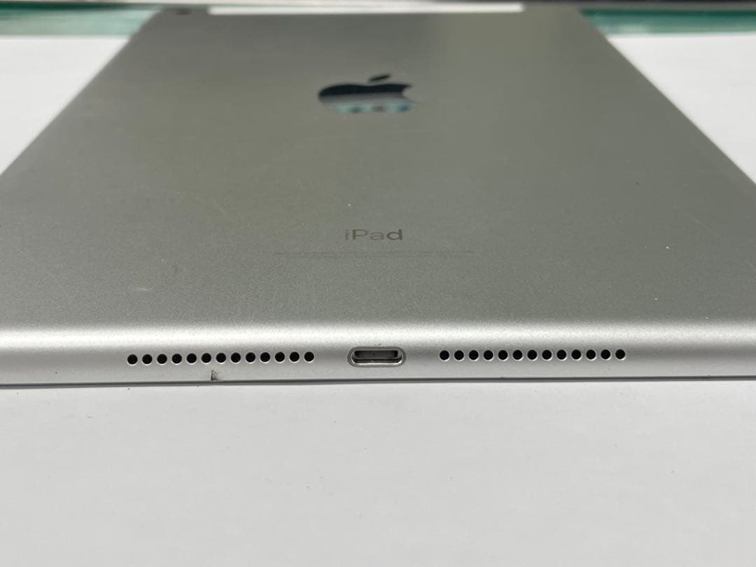 iPad シルバー 本体　Wifiセルラーモデル　32GB　第6世代