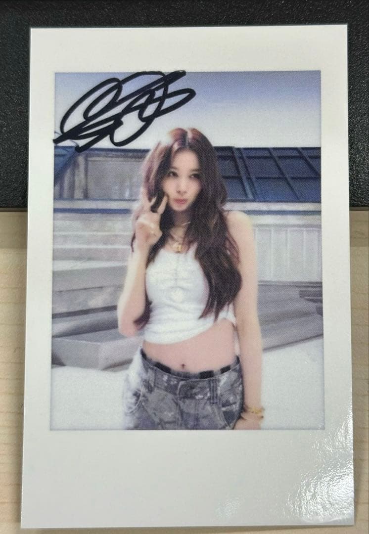 TWICE サナ THISISFOR yizhiyu チェキ トレカ A