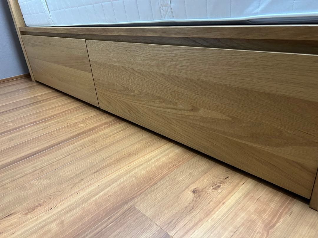 無印良品（MUJI）木製ベッドフレーム・ダブル　ヘッドボード付ベッド下