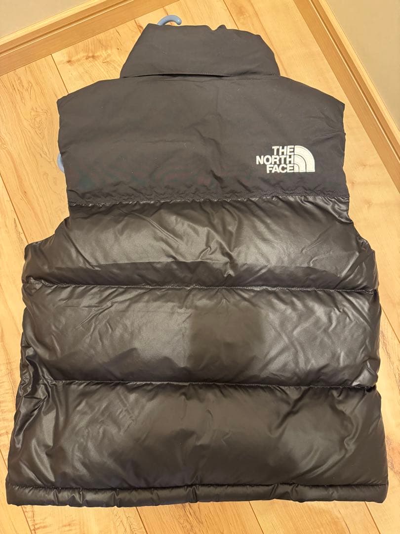 新品未使用。ザ・ノースフェイスヌプシベスト黒。 Sサイズ