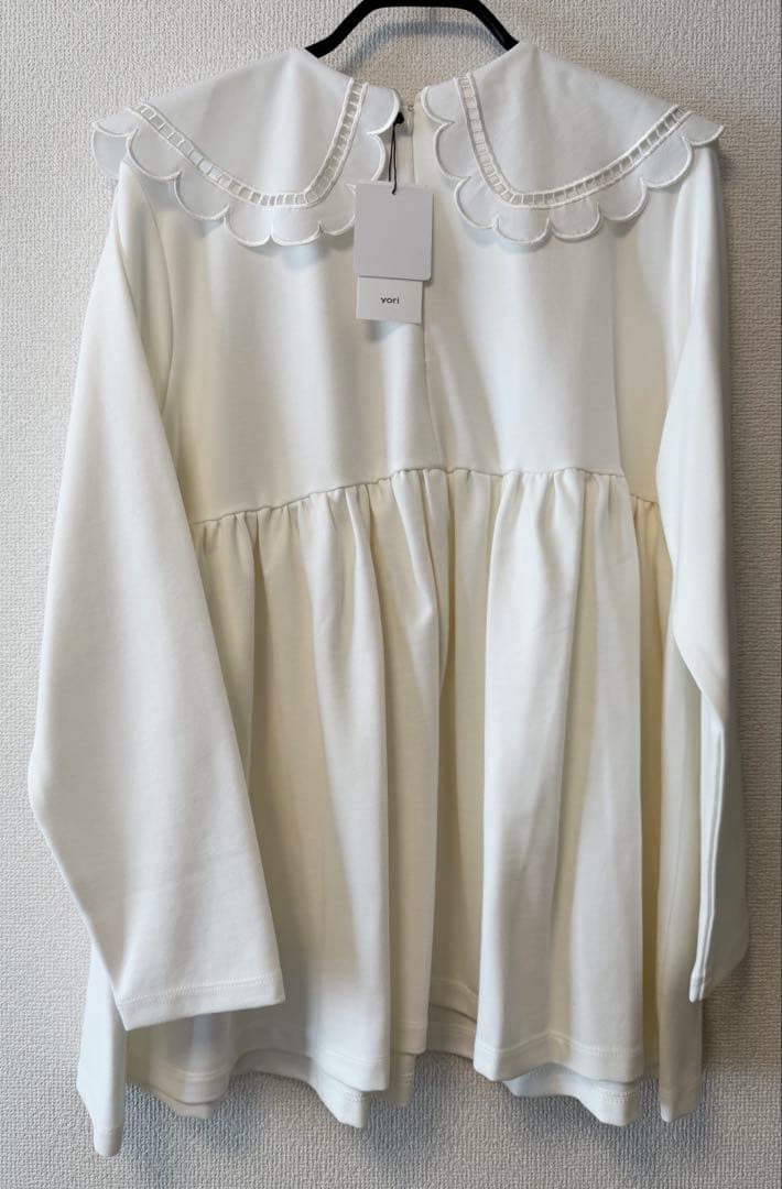 yori ヨリ スカラップカラーフレアカットブラウス