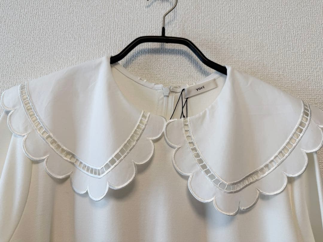 yori ヨリ スカラップカラーフレアカットブラウス