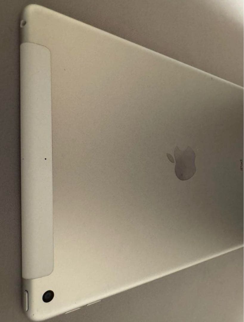 極美品 Apple iPad8 Wi-Fi+Cellular 第８世代 シルバー