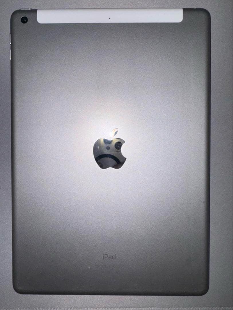 極美品 Apple iPad8 Wi-Fi+Cellular 第８世代 シルバー