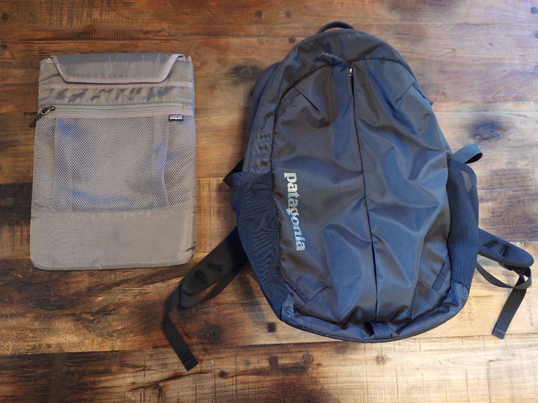 【パタゴニア】レフュジオ・デイパック 26L | 黒 リュック | PCケース付