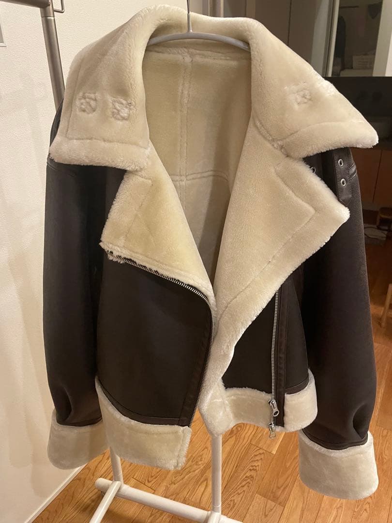 限定！割引！早い者勝ちです。MURUAショートエアリーフェイクムートンジャケット
